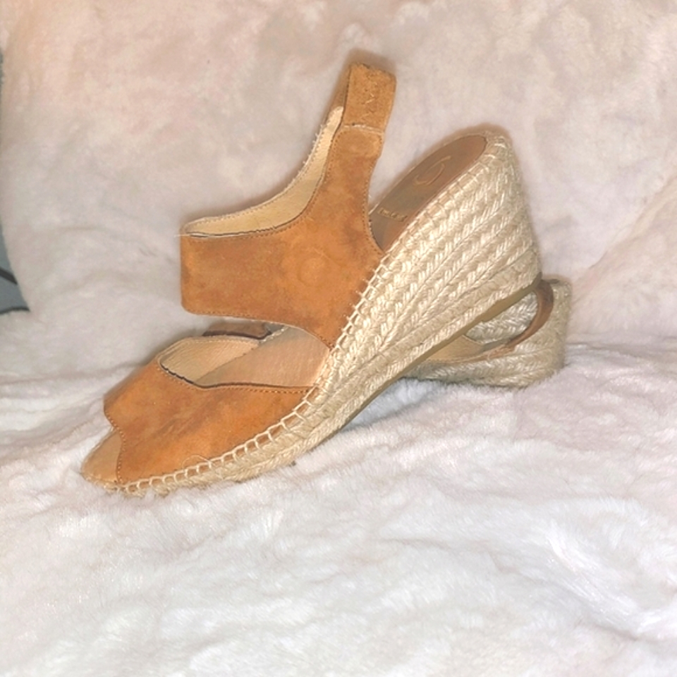 Espadrilles.